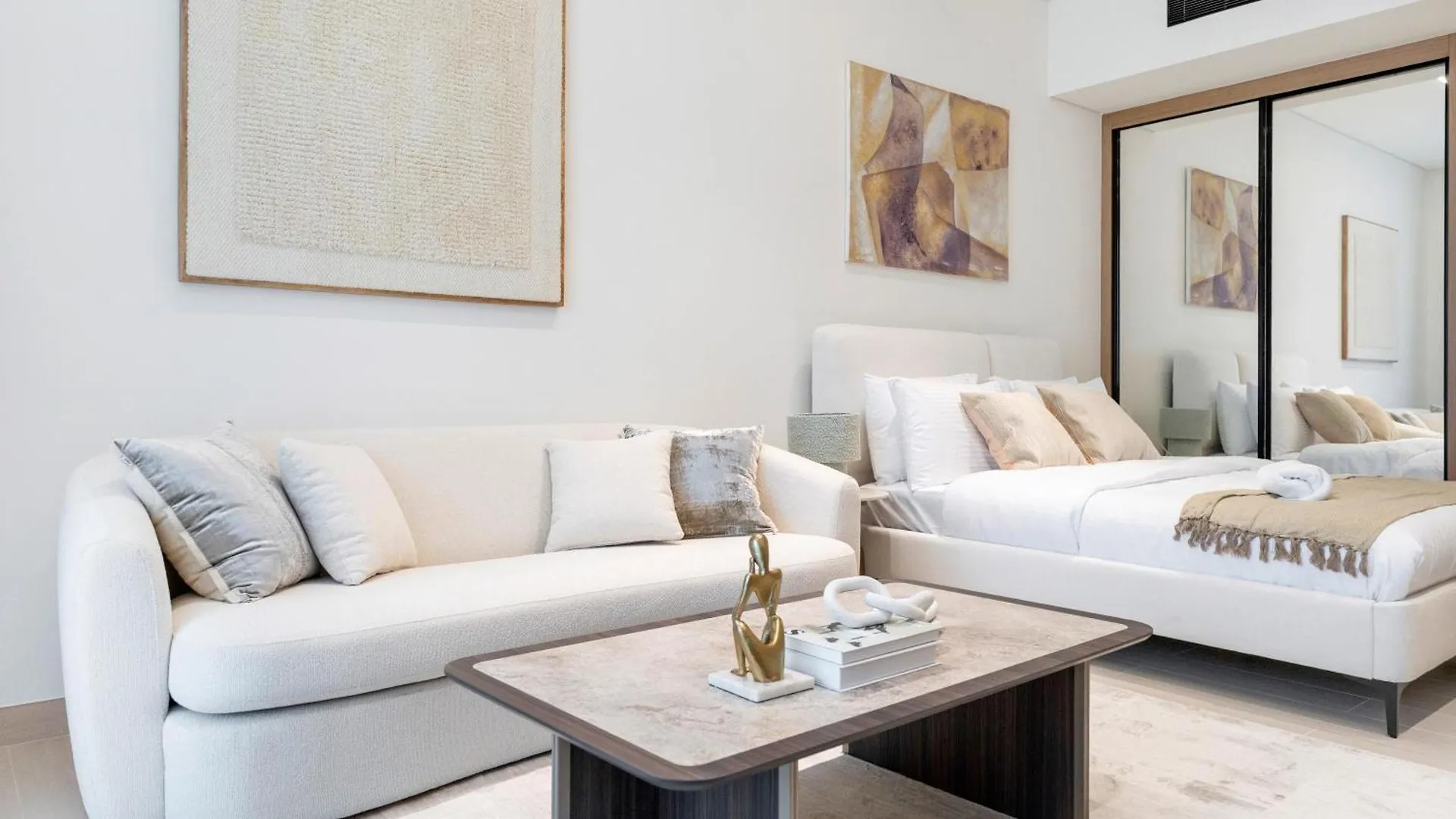 아파트 Fam Living Trillionaire Residences Premium Studio With Private Jacuzzi And Canal View 두바이