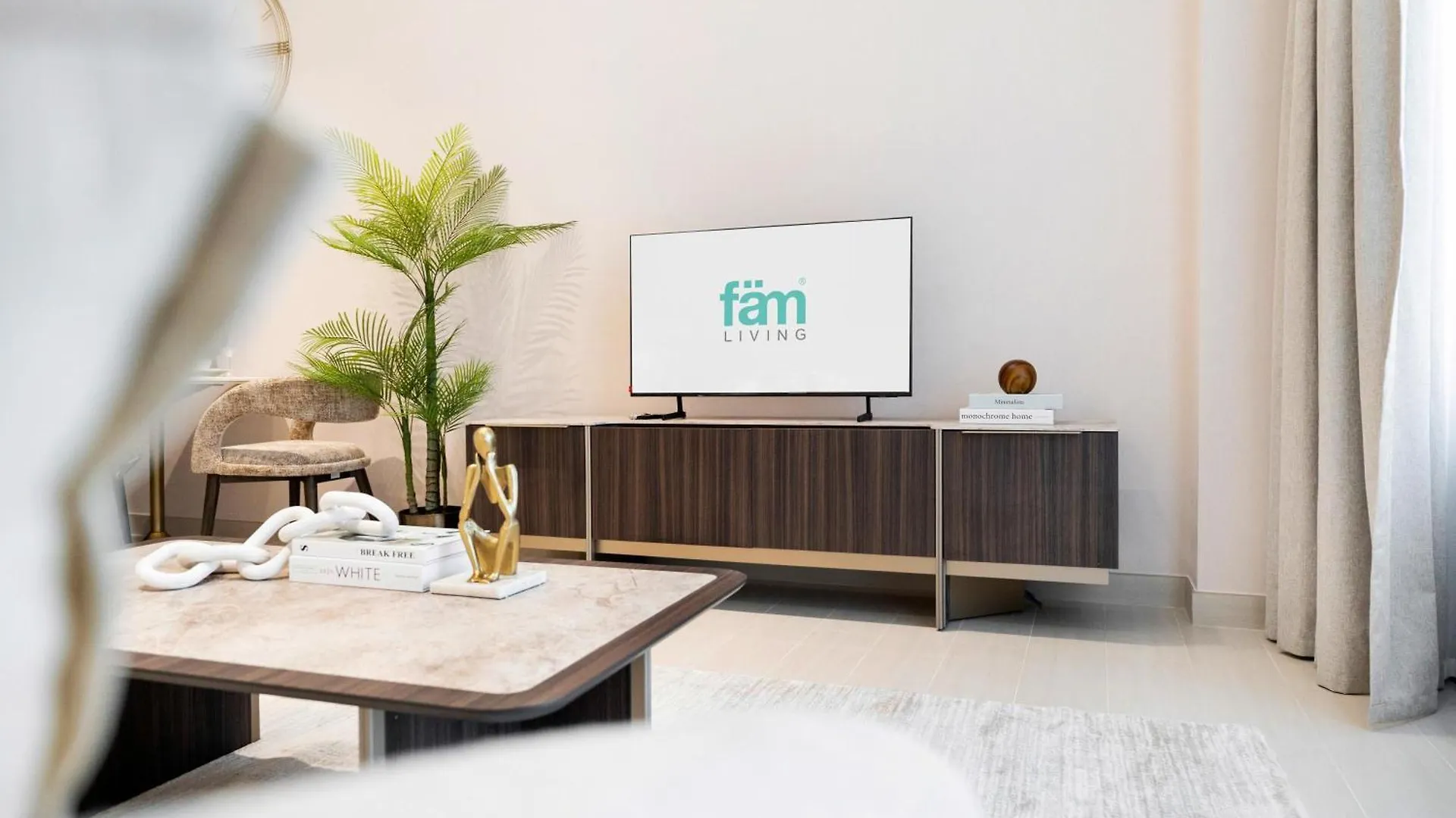 Fam Living Trillionaire Residences Premium Studio With Private Jacuzzi And Canal View Dubai Apartment