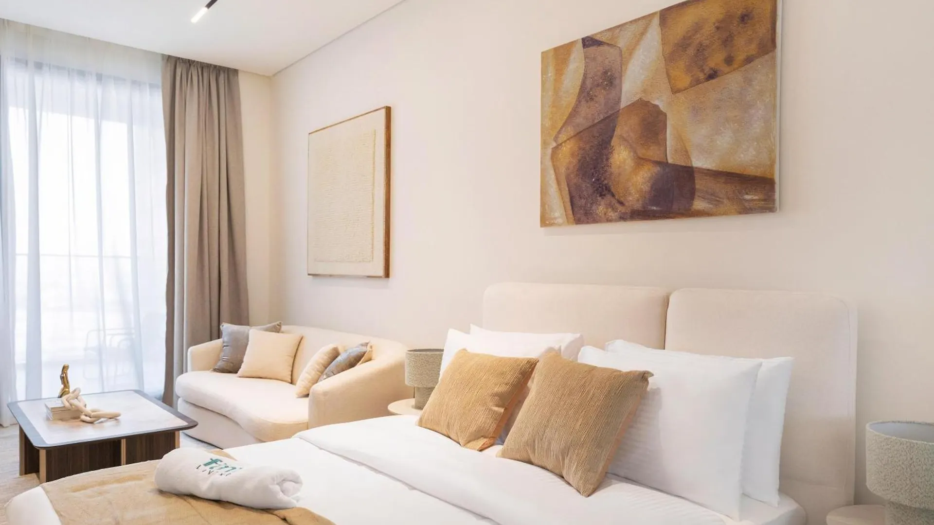 Fam Living Trillionaire Residences Premium Studio With Private Jacuzzi And Canal View Dubai Apartment
